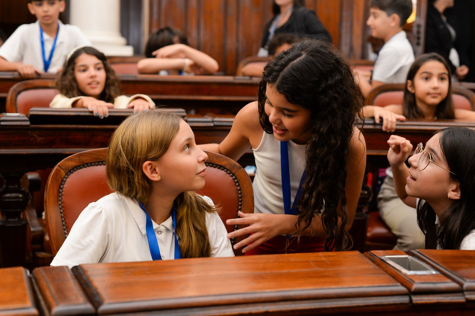 Estudantes do Colégio Fórum Cultural visitam Câmara de Vereadores em atividade sobre democracia e cidadania