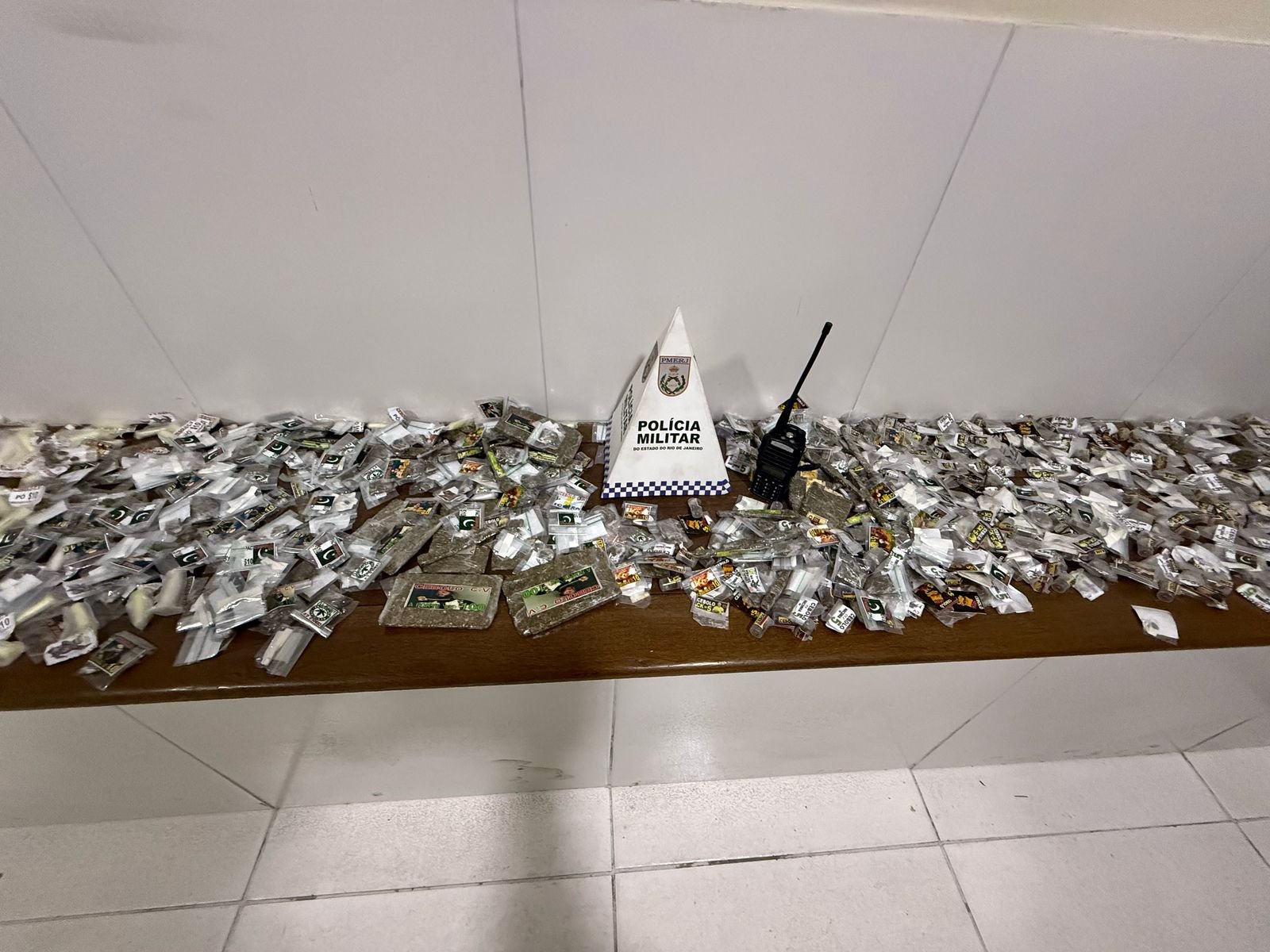 Trio deu mole e “rodou” com drogas na Comunidade do Cebolo, em SG