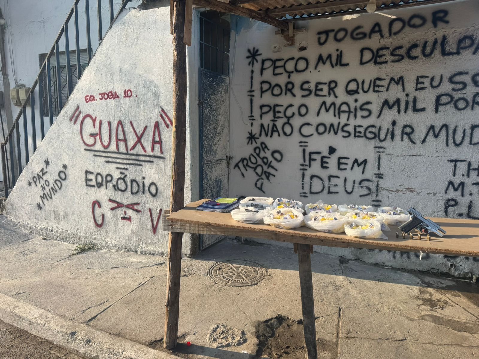 Policiais do 7ºBPM botam os criminosos da comunidade do Guaxa “pra correr”