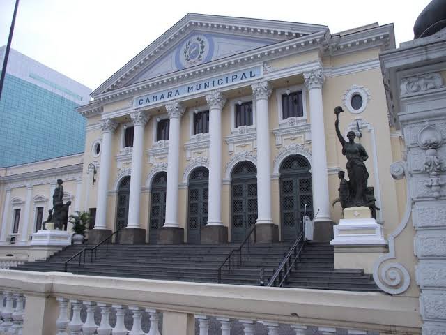 Câmara de Vereadores faz aniversário e quem vai ganhar presente são os visitantes