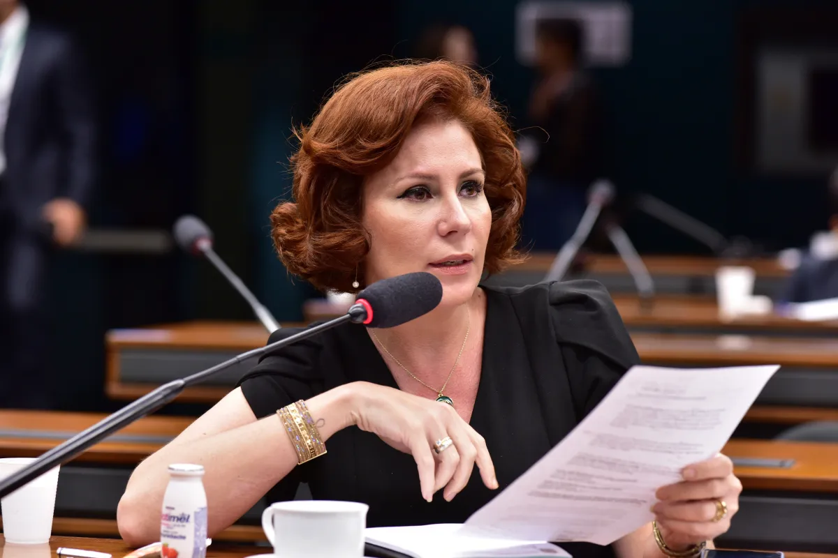 Carla Zambelli é presa na Itália; Justiça decide destino em até 48 horas