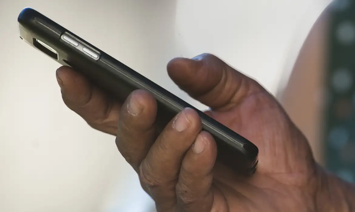 Operação Rastreio: Polícia Civil devolve 1.400 celulares recuperados aos legítimos donos