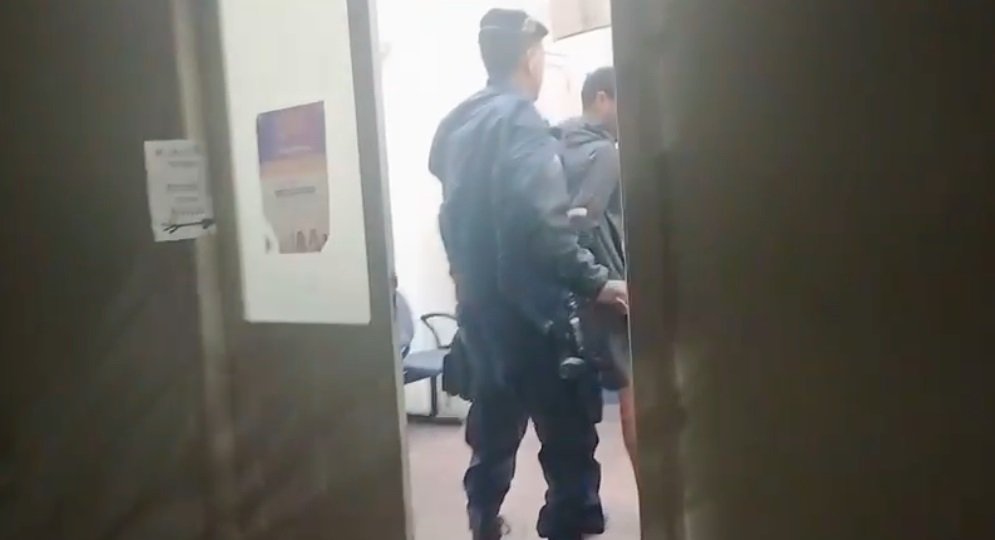 12ºBPM prende foragido da justiça em Piratininga, Região Oceânica de Niterói; Vídeo