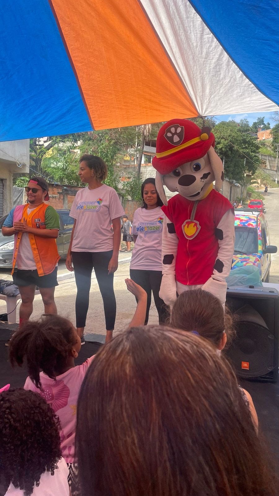 Em São Gonçalo, crianças do Jardim Catarina se divertem na Caravana de Arte e Lazer neste domingo 13