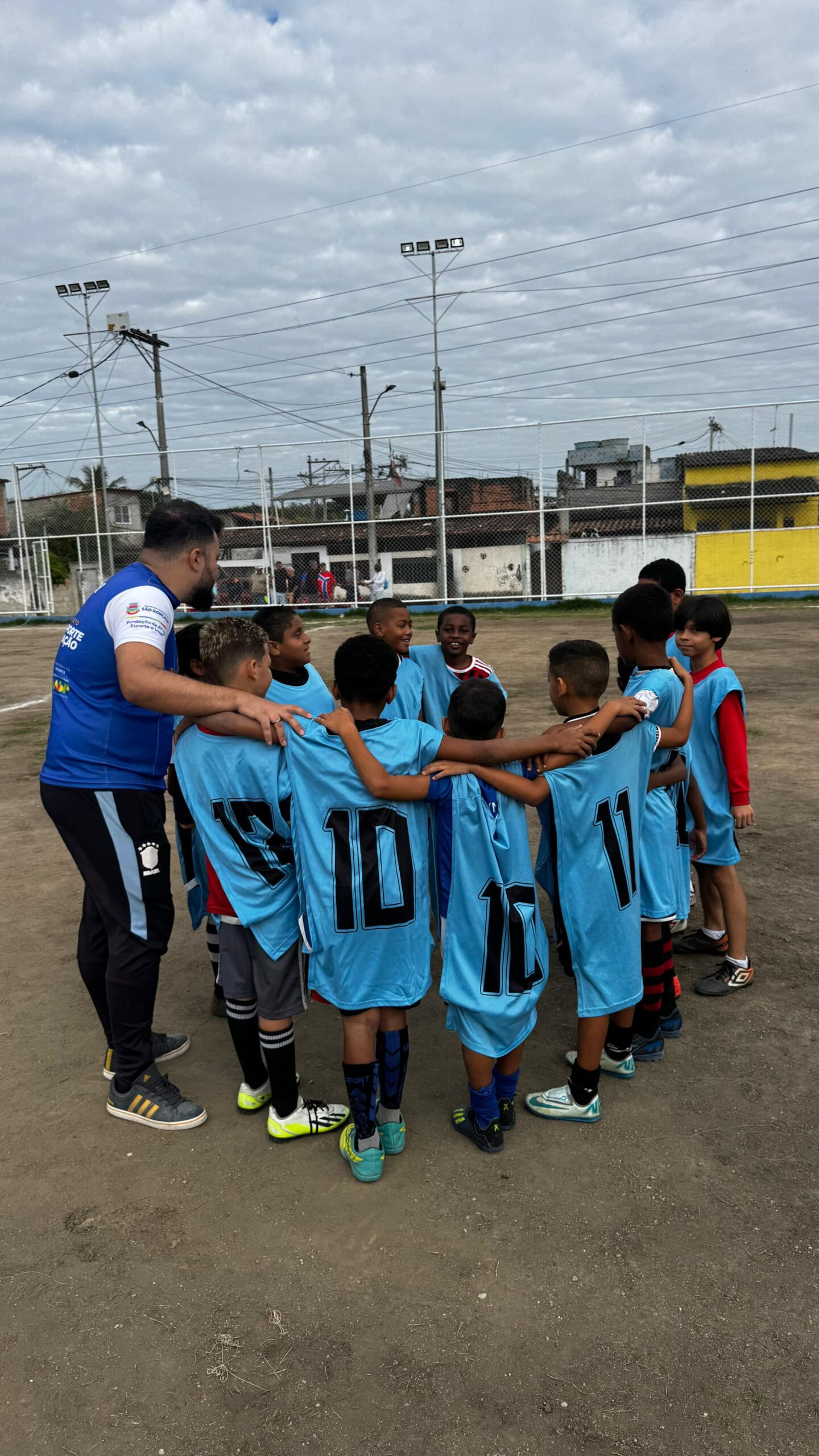 Em São Gonçalo, competição reúne alunos de futebol do Esporte em Ação