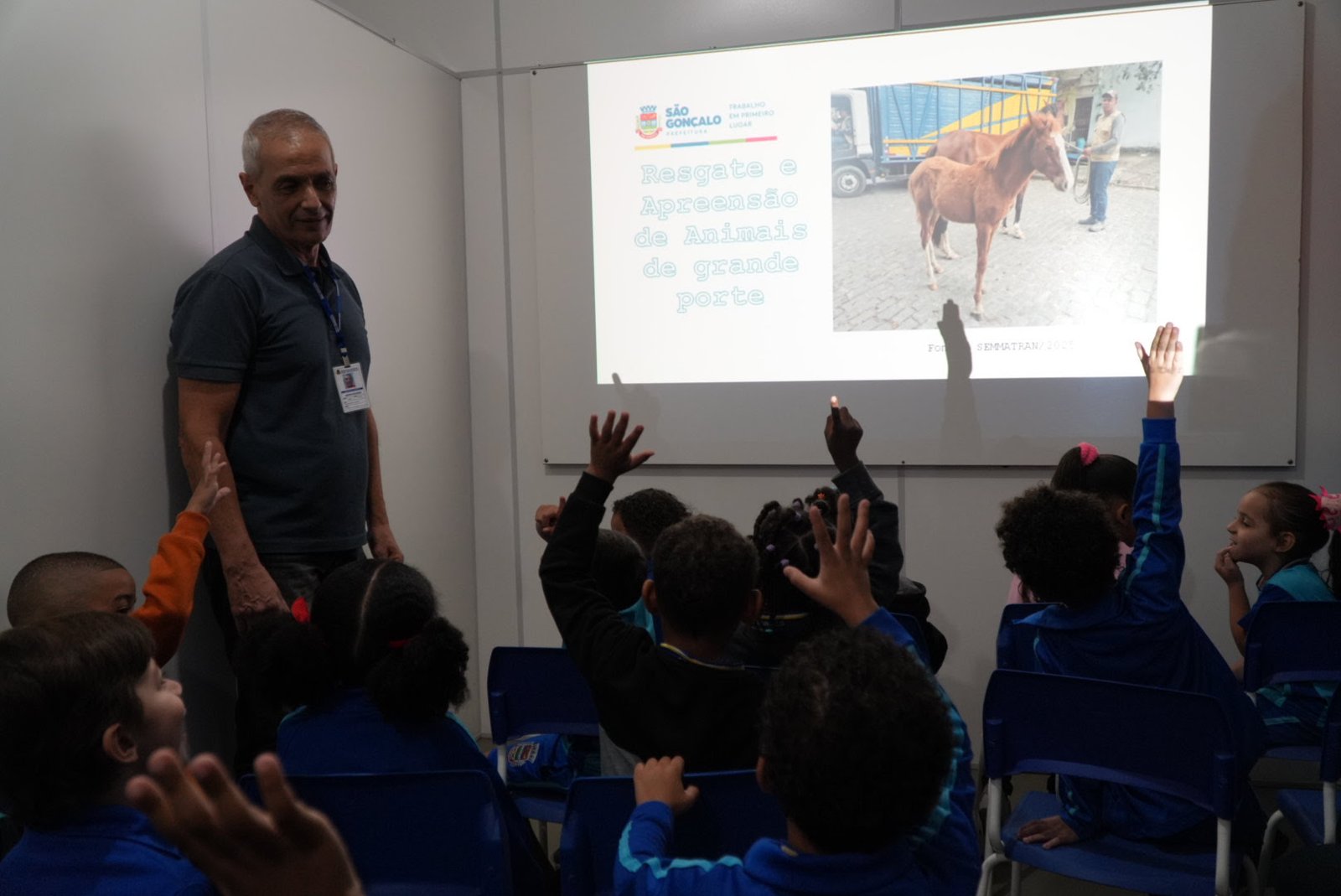 Projeto leva conscientização sobre cuidados com animais para alunos da rede municipal