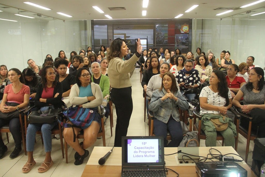 Capacitação em alta: Projeto Lidera Mulher inicia a 15ª turma