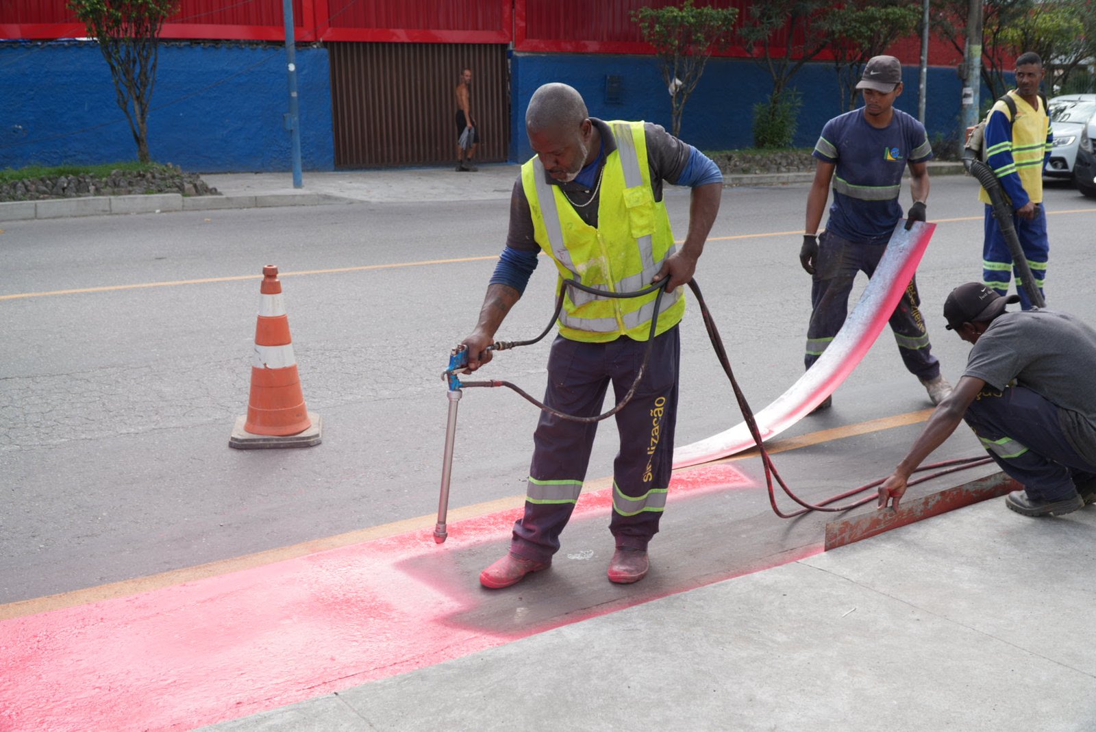 Ciclorrota começa a tomar forma na Avenida Jornalista Roberto Marinho