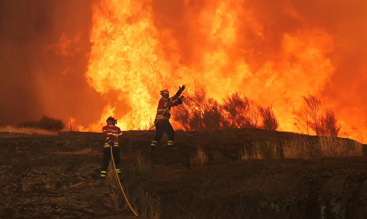 Incêndios florestais na Espanha deixam mais de 18 mil pessoas confinadas