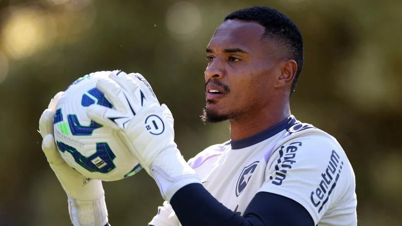 West Ham pode oferecer até € 12 milhões ao Botafogo em nova proposta por John