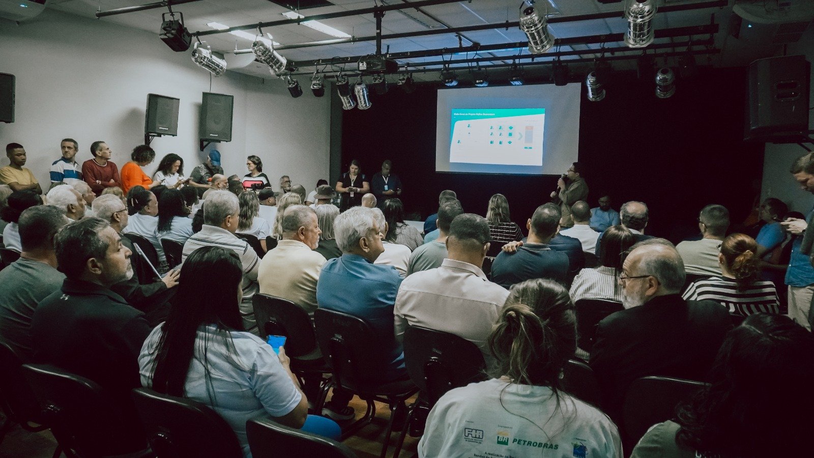 Audiência Pública reúne população para debater Estudo de Impacto de Vizinhança de novas unidades da Petrobras em Itaboraí