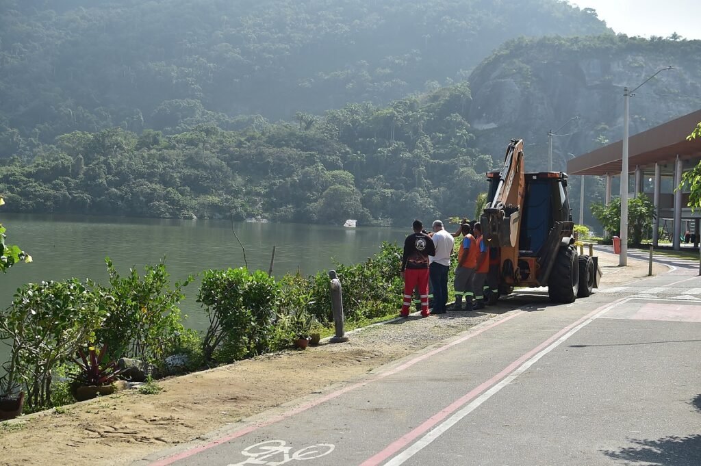 Justiça manda Prefeitura remover deck irregular na Lagoa de Piratininga