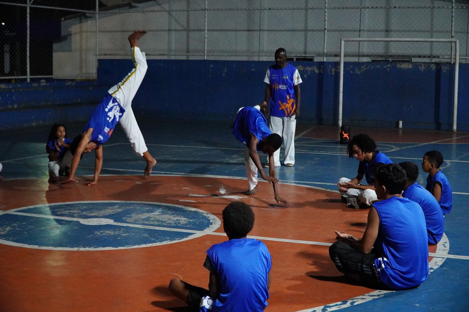 Aulas gratuitas de capoeira ampliam opções esportivas no Ginásio de Itaboraí