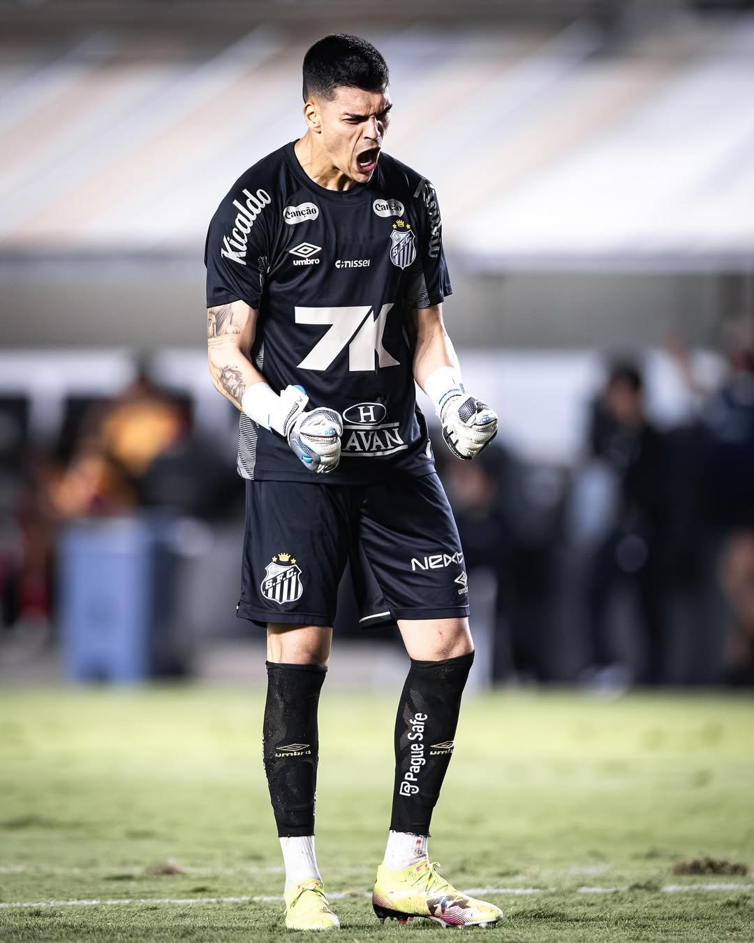 Goleiro do Santos, Gabriel Brazão desperta o interesse do Flamengo