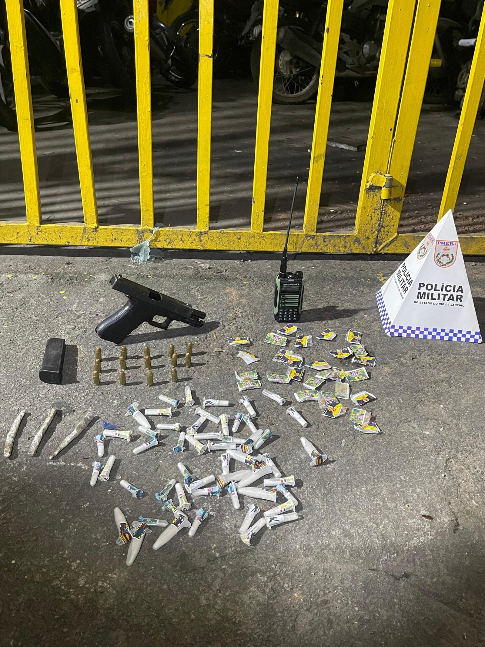 Acusado de tráfico é preso em São Gonçalo; Segundo a polícia, ele estava com uma pistola