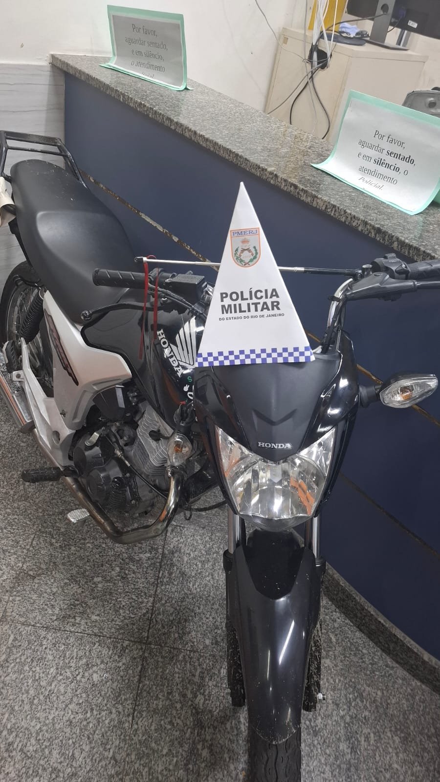 Jovem é preso e tem moto apreendida depois de empinar o veículo próximo a operação da Lei Seca em São Gonçalo