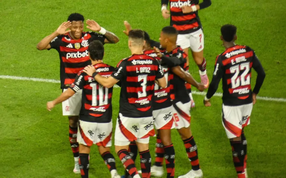 Flamengo vence Mirassol e segue na liderança