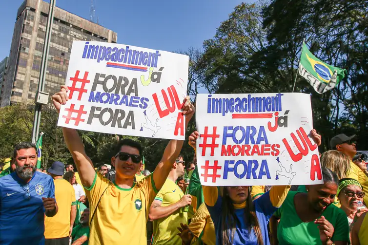 Ato em São Paulo pede anistia a Bolsonaro e exalta Trump
