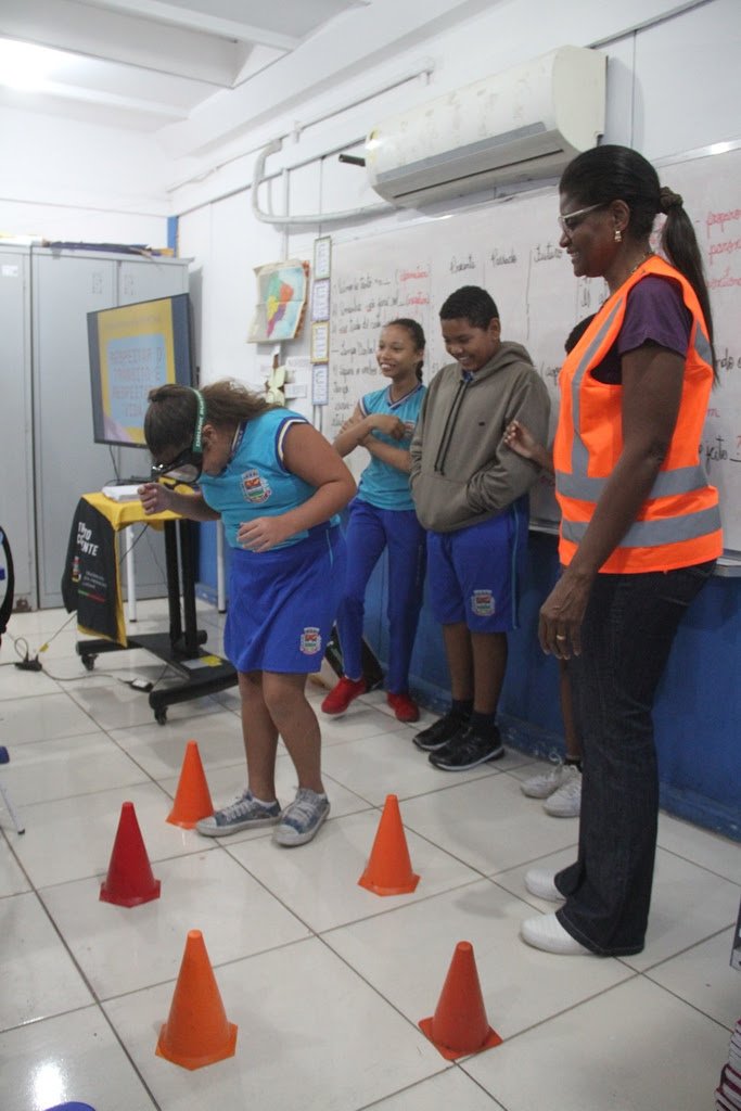 Secretaria Municipal de Transportes ensina sobre educação no trânsito em escola no Jardim Alcântara