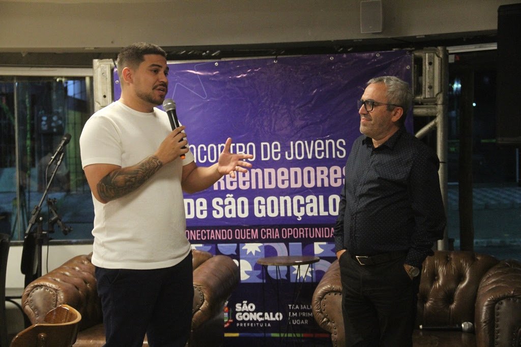 Jovens empreendedores se reúnem em encontro promissor no Centro