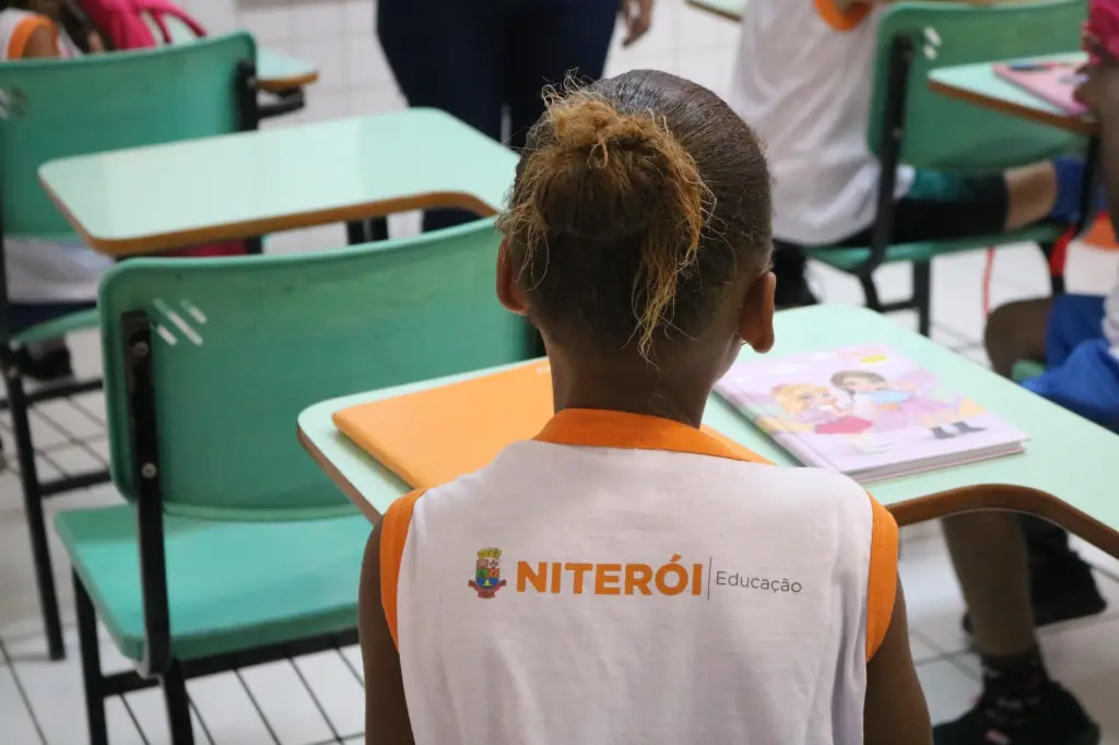 Justiça investiga redução de carga horária para alunos com deficiência em Niterói
