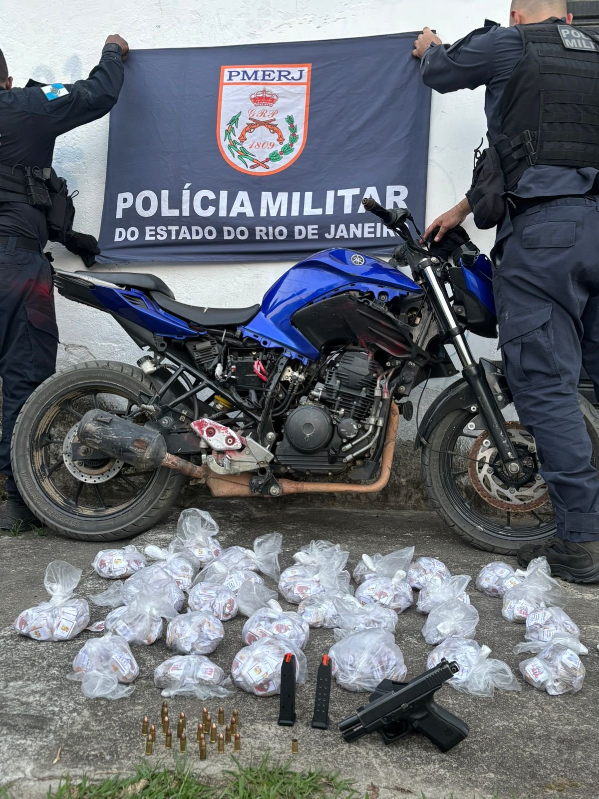 Confronto em Visconde de Itaboraí termina com um morto e apreensões de arma, munições e drogas