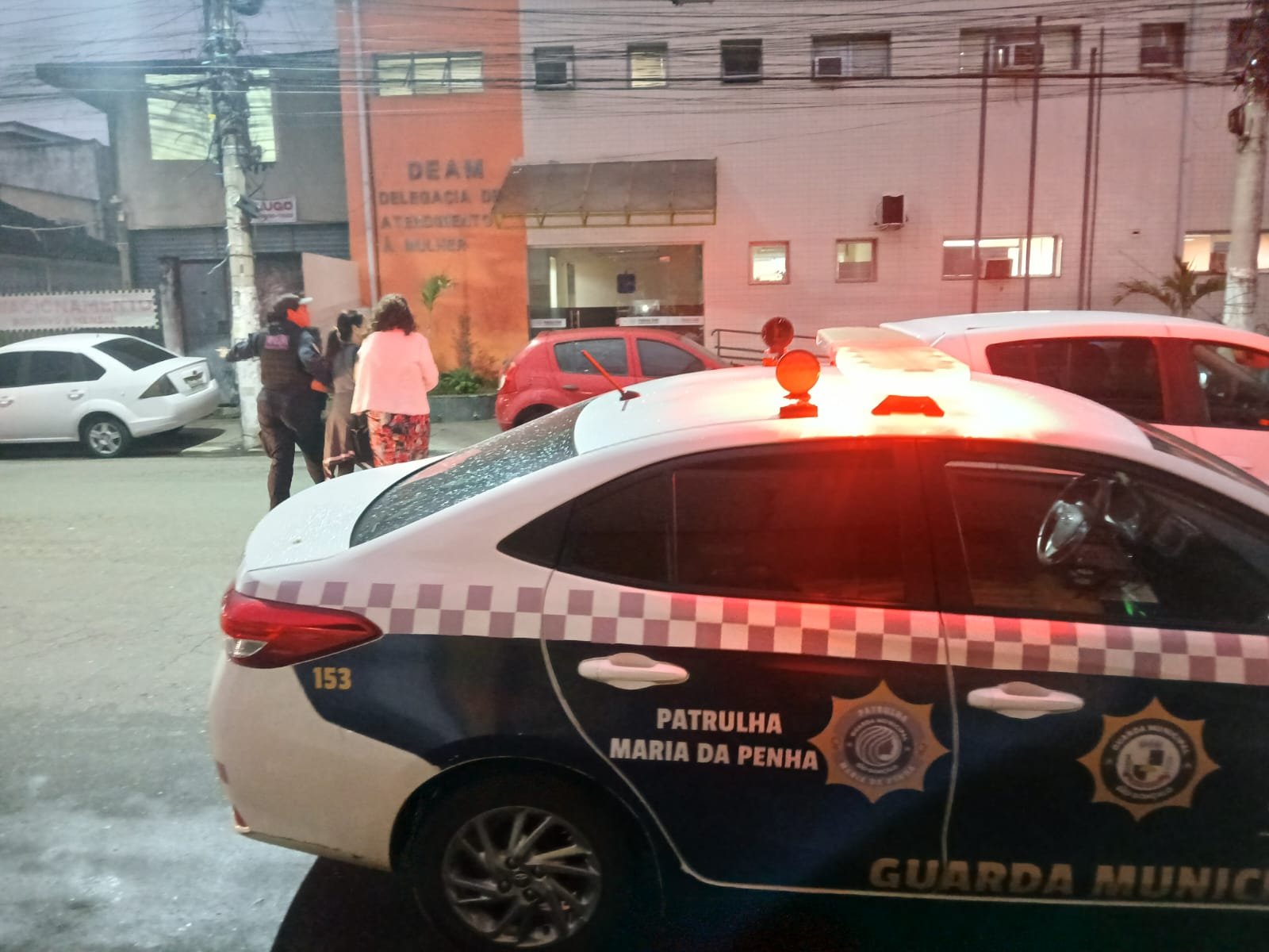 Guarda Municipal de São Gonçalo é acionada para violência doméstica e acolhe as vítimas na Deam