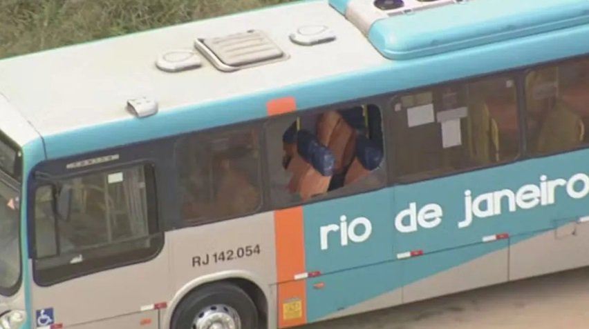 Passageiro de ônibus morto na BR-101 continua no IML de Tribobó
