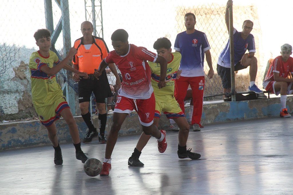 Jogos Escolares de São Gonçalo 2025 são iniciados com partidas de futsal