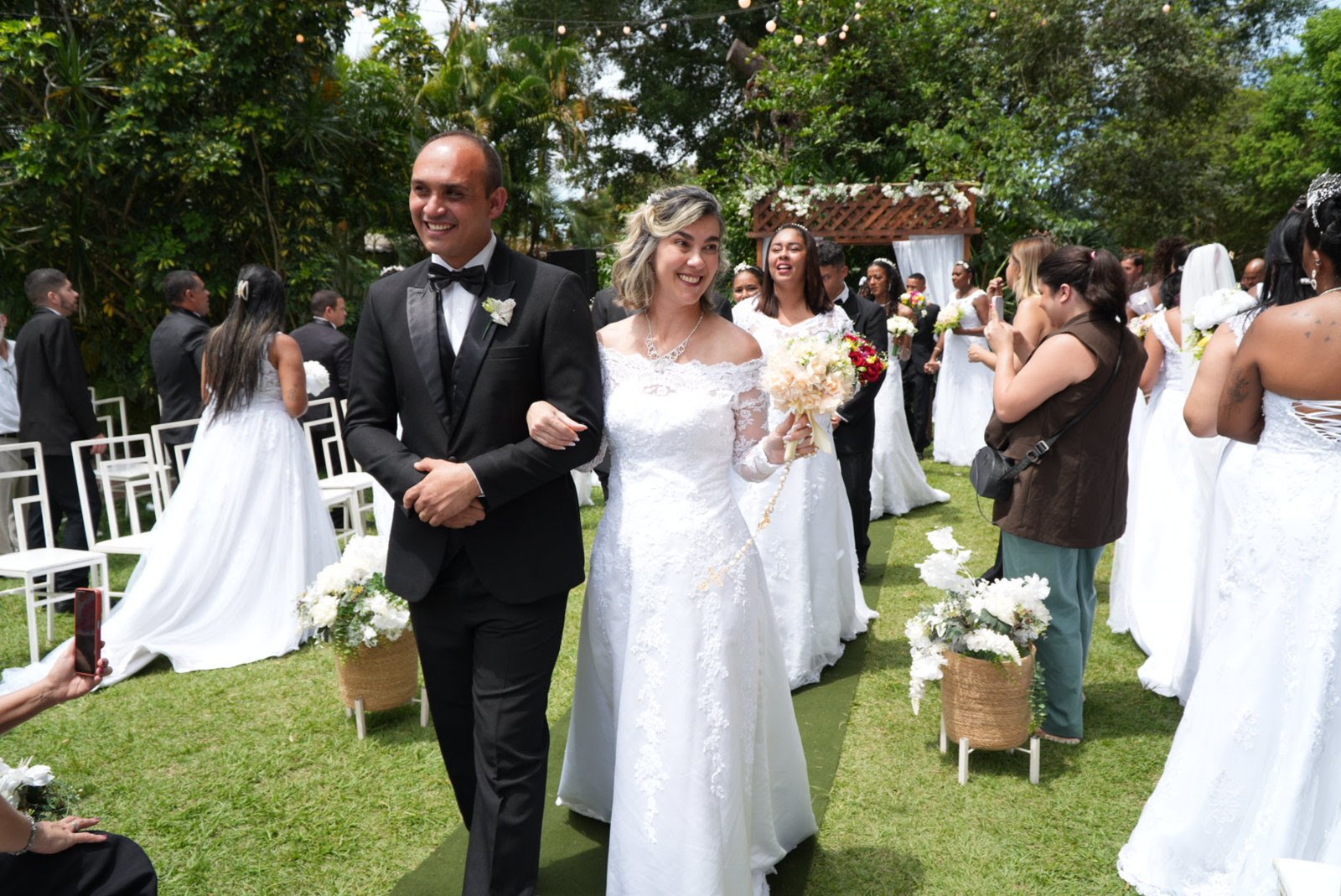 Casamento Comunitário realiza união de 35 casais em cerimônia em Vista Alegre 