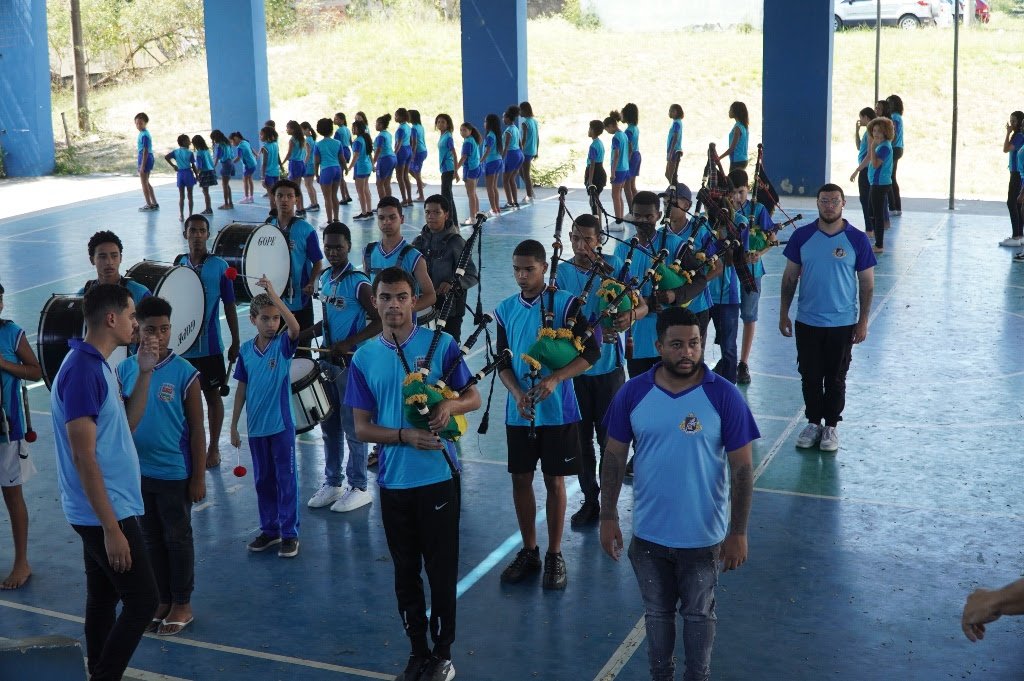 Presente! Escola municipal do Galo Branco faz sua estreia no desfile de aniversário de 135 anos