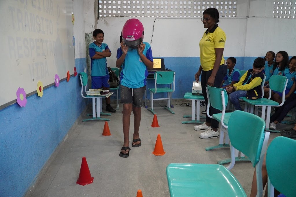 Alunos da rede municipal aprendem sobre regras de trânsito