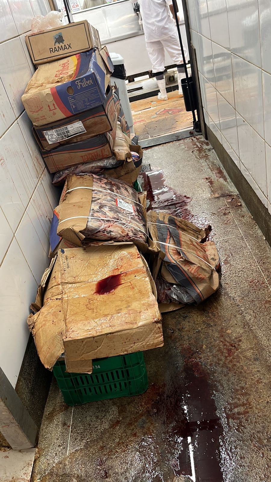 Vigilância Sanitária interdita mercado no Centro de São Gonçalo