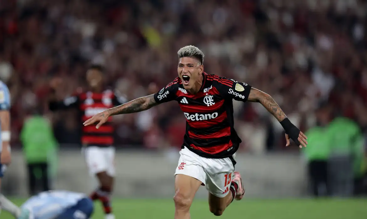 Em noite inspirada, Carrascal marca e Flamengo sai na frente na semifinal da Libertadores