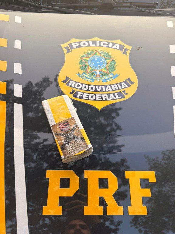 Homem é preso ao tentar atravessar a pé a Ponte Rio-Niterói transportando meio quilo de maconha