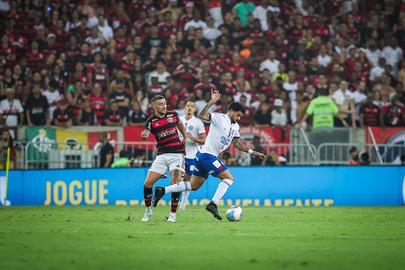 Bahia vence o Flamengo com expulsões duvidosas e confirma liderança do Palmeiras
