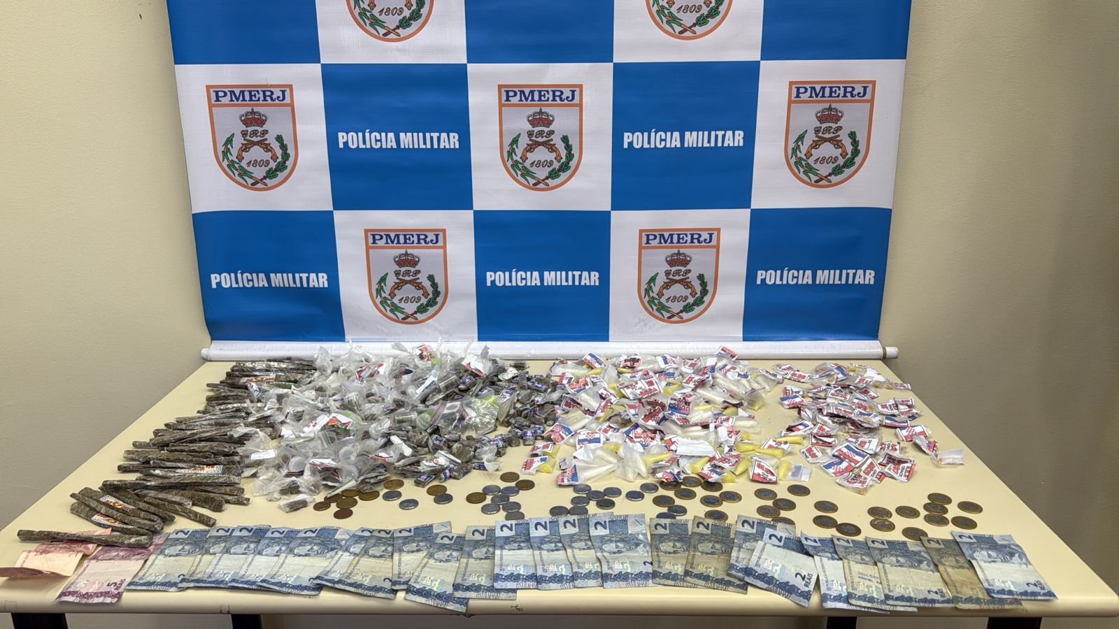 Trio é preso com drogas na comunidade da Chácara, em Niterói