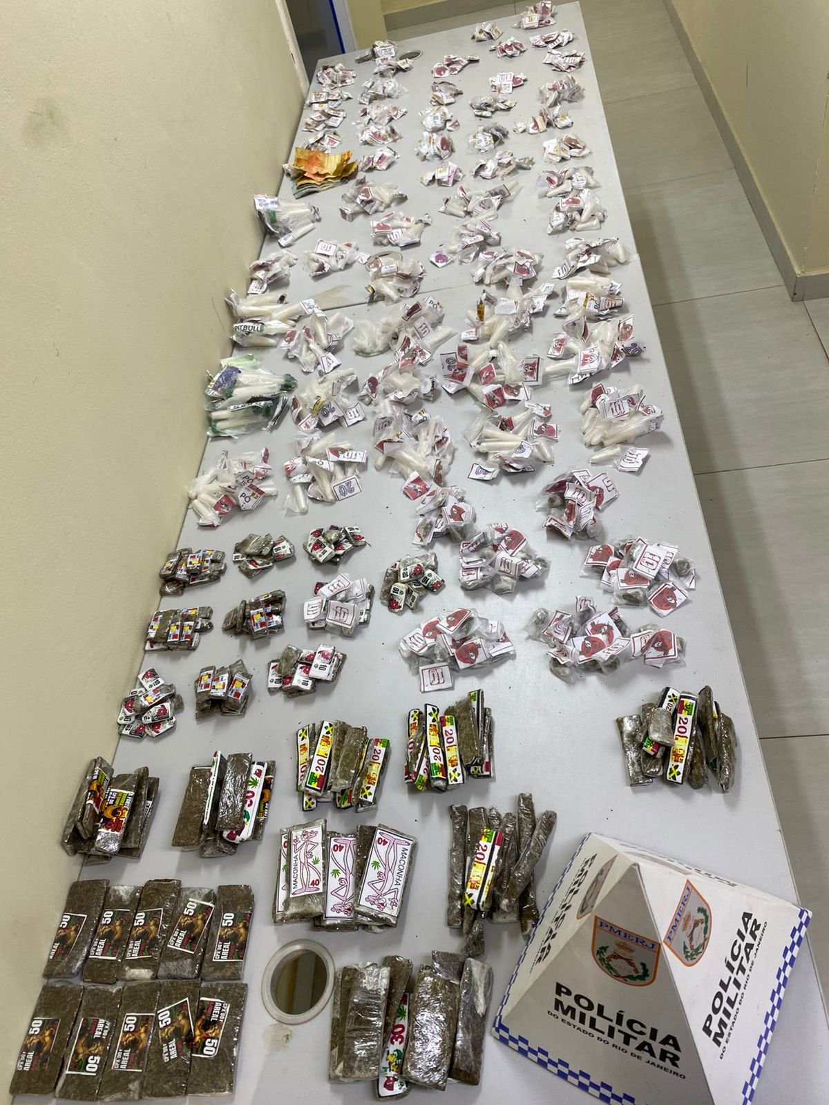 Serviço Reservado do 35ºBPM quase prende moto que fazia o abastecimento de drogas em Itaboraí