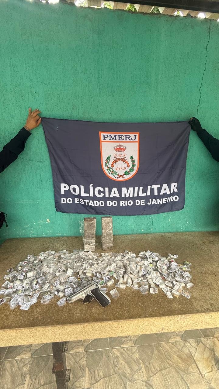 Homem é preso com uma pistola e drogas em São Gonçalo