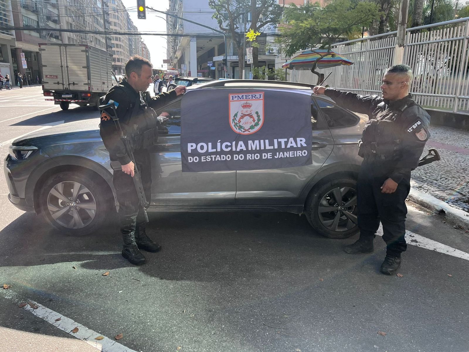 Carro furtado em São Gonçalo é localizado em Niterói