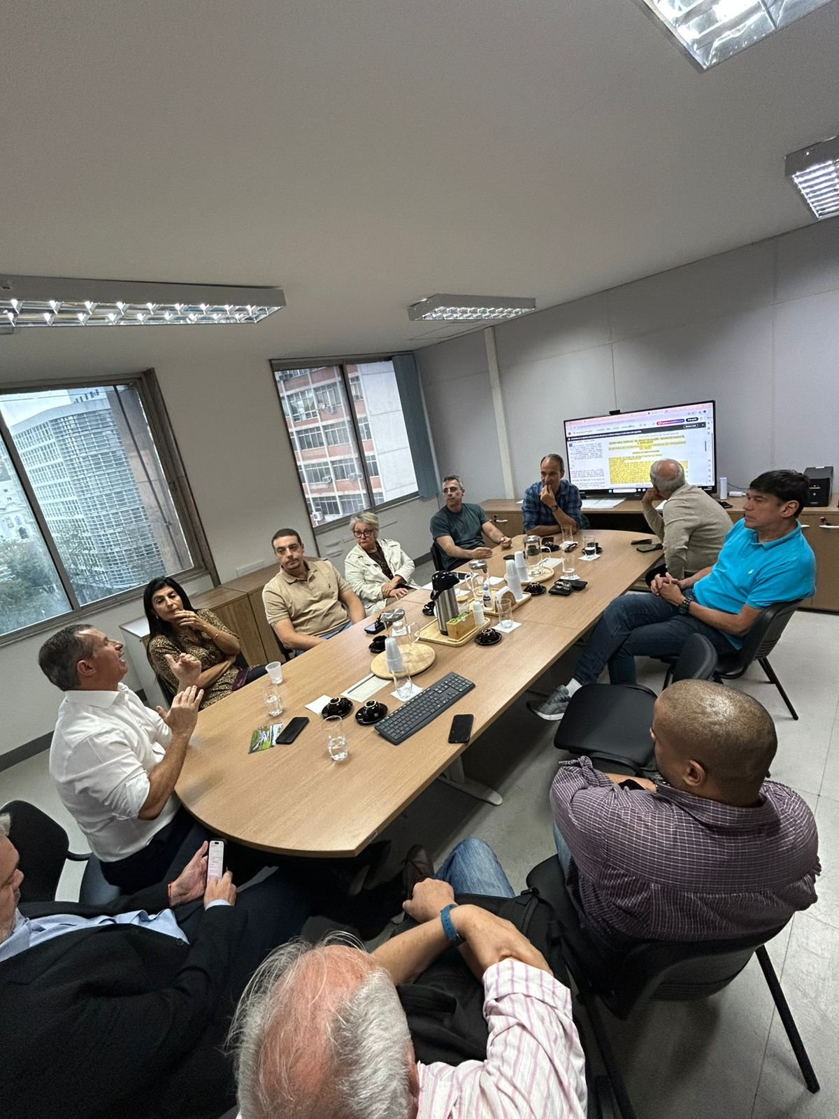 Síndicos e moradores pediram e Prefeitura promete dar mais atenção à Praia de Charitas Síndicos e moradores pediram e Prefeitura promete dar mais atenção à Praia de Charitas