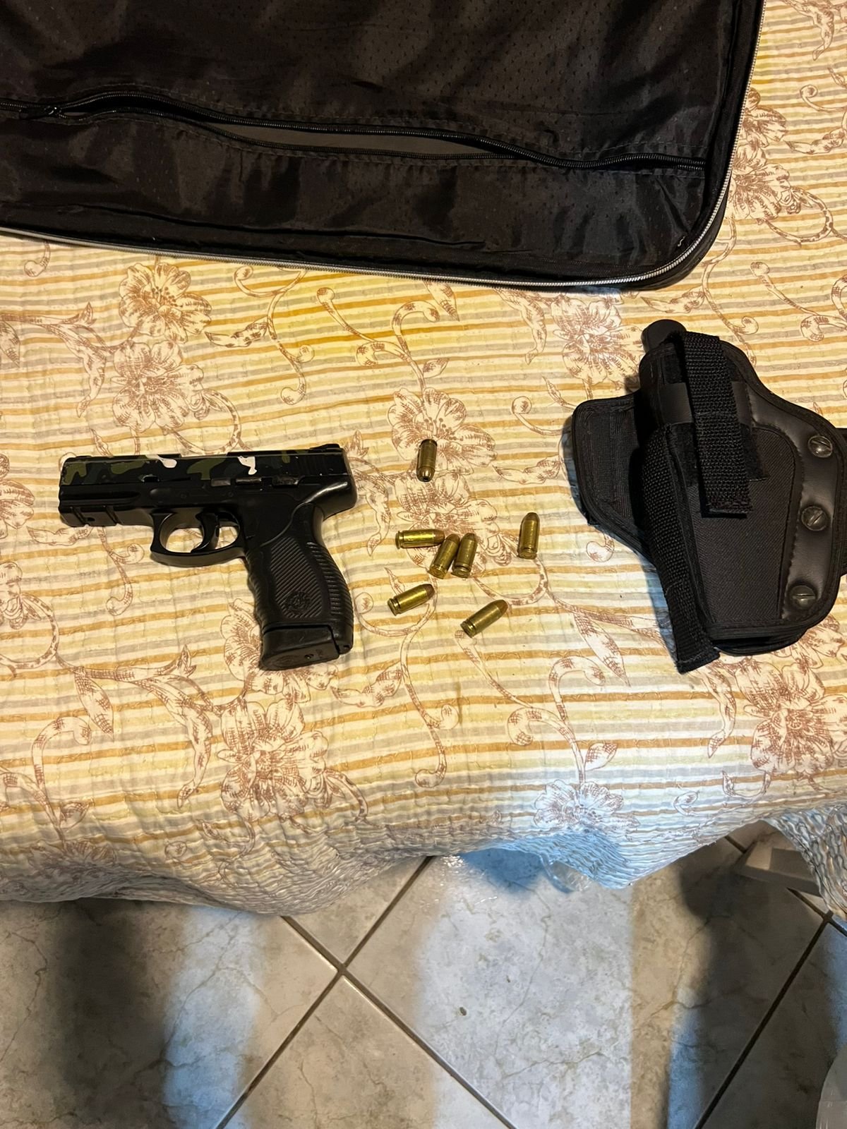 25ºBPM apreende arma em casa usada como depósito do tráfico de drogas em Búzios