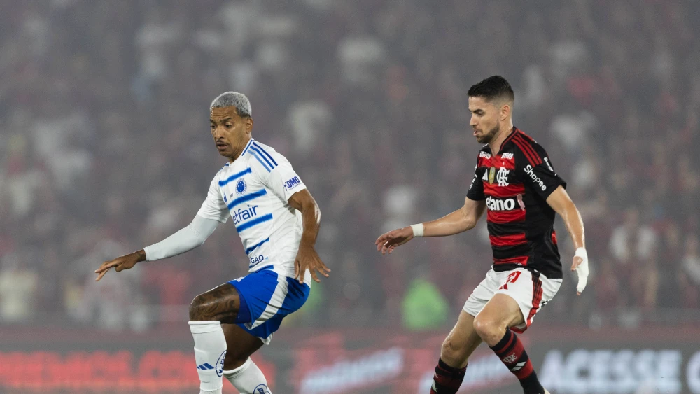 Flamengo e Cruzeiro ficam no empate no Maracanã e seguem na briga pelo título do Brasileirão