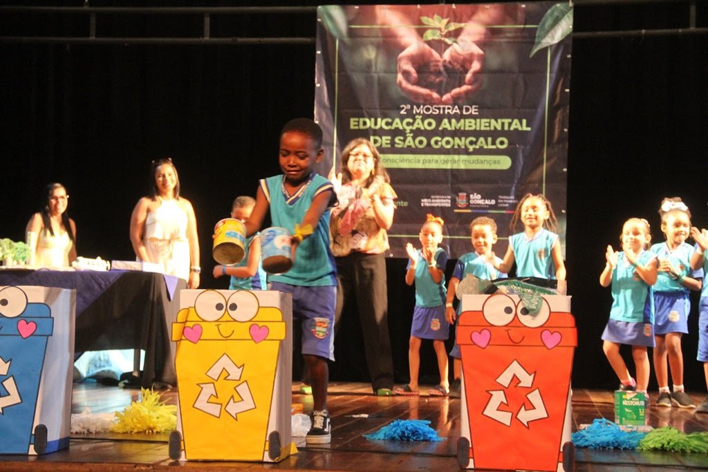 Teatro Municipal recebe estudantes gonçalenses que participaram da 2ª Mostra de Educação Ambiental
