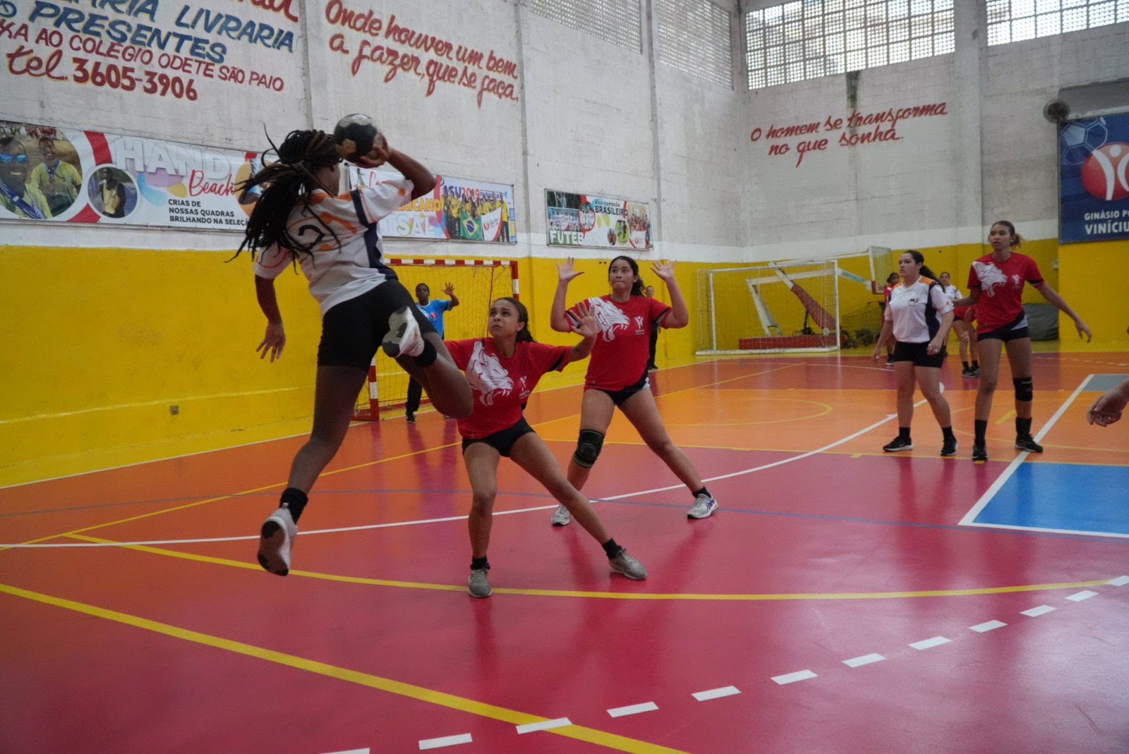 Emoção em alta: Partidas de handebol são iniciadas nos Jogos Escolares de São Gonçalo