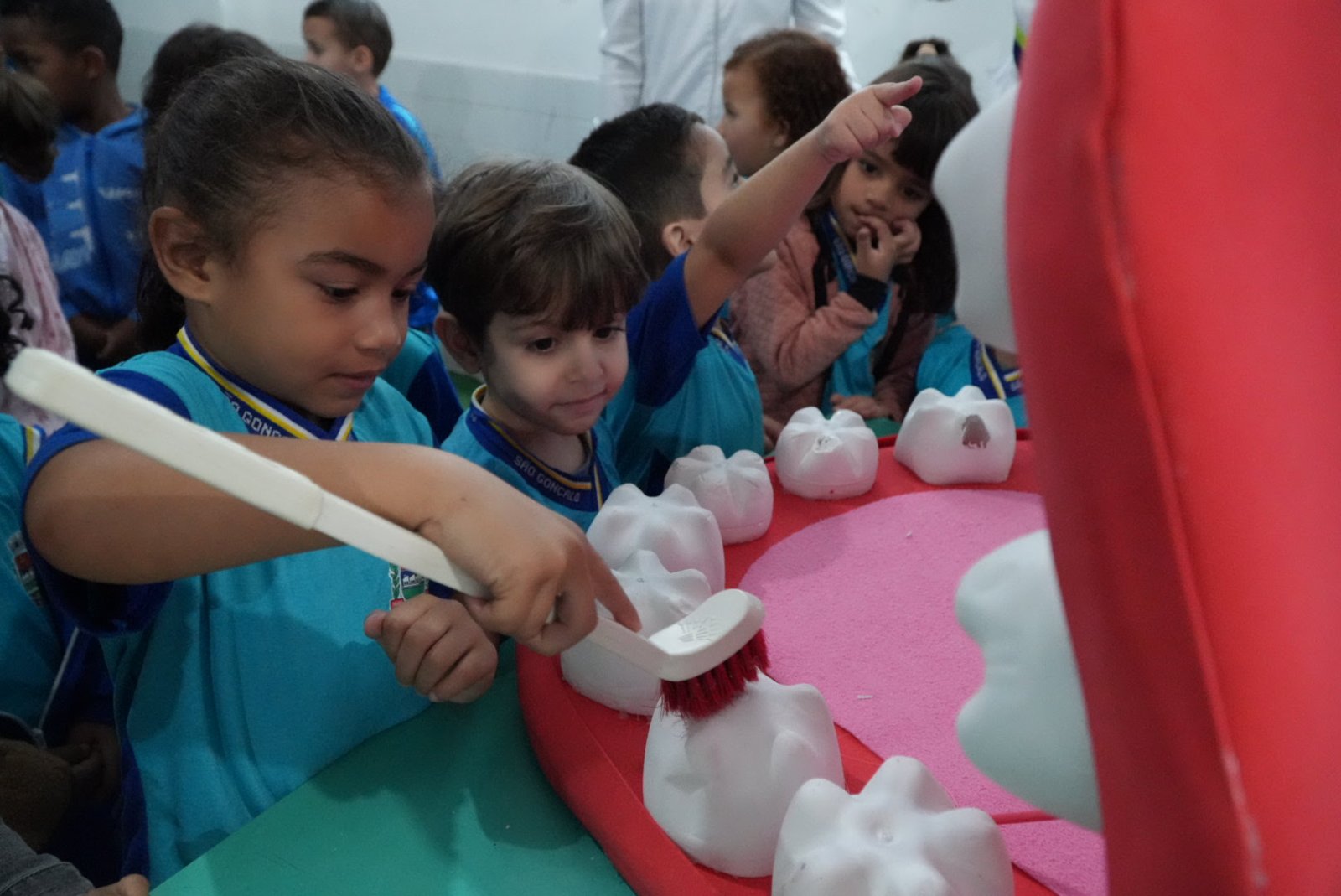 Ação de saúde bucal é realizada em creche de São Gonçalo