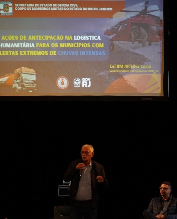Prefeito Capitão Nelson participa da entrega do plano de ação para situações de emergência climática da Defesa Civil