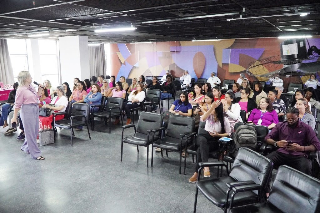 Servidores gonçalenses ganham tarde de cuidados e prevenção em alusão ao Outubro Rosa