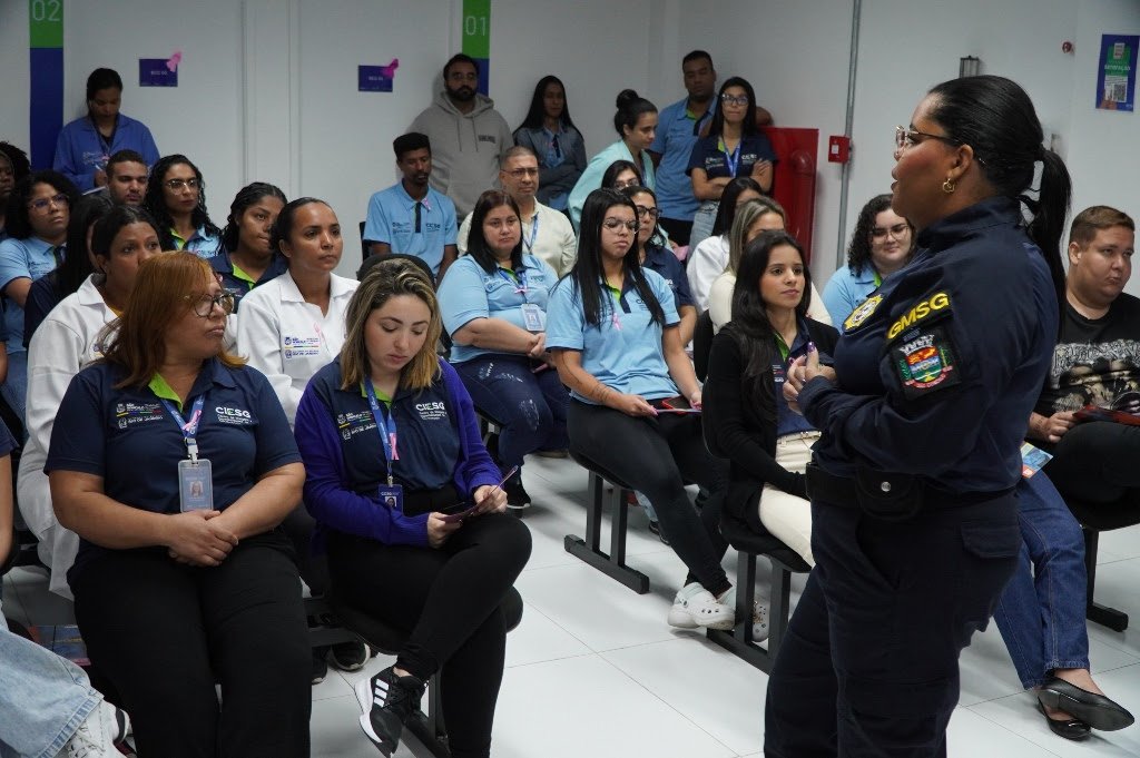 Patrulha Maria da Penha realiza palestra sobre atendimento a vítimas de violência para funcionários do Ciesg, em São Gonçalo