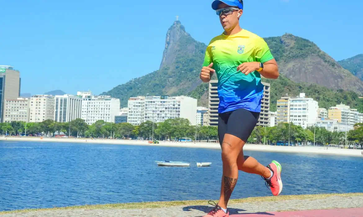 Primeira visita ao Cristo: carioca une turismo e prova de rua